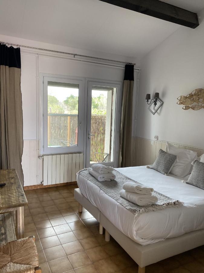 Hotel Du Pont Blanc Saintes-Maries-de-la-Mer Buitenkant foto