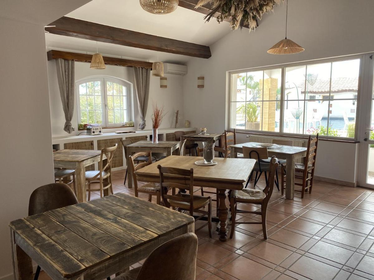 Hotel Du Pont Blanc Saintes-Maries-de-la-Mer Buitenkant foto
