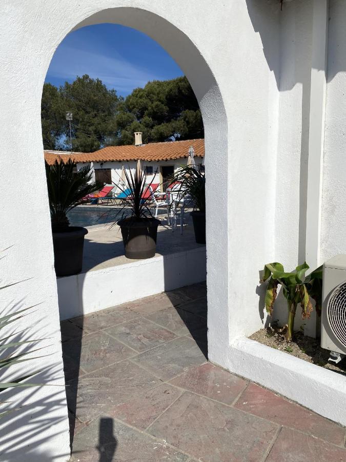 Hotel Du Pont Blanc Saintes-Maries-de-la-Mer Buitenkant foto