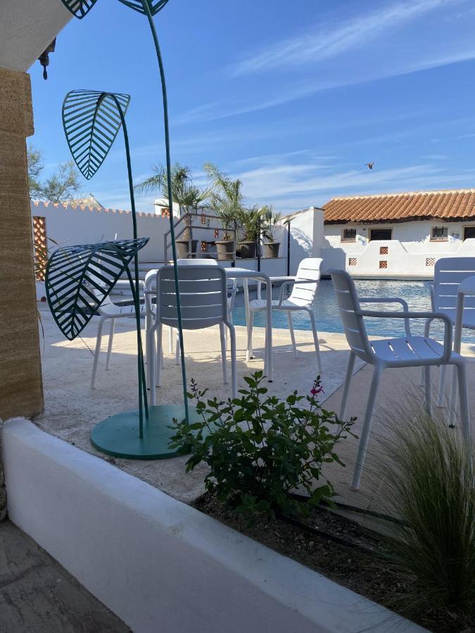 Hotel Du Pont Blanc Saintes-Maries-de-la-Mer Buitenkant foto