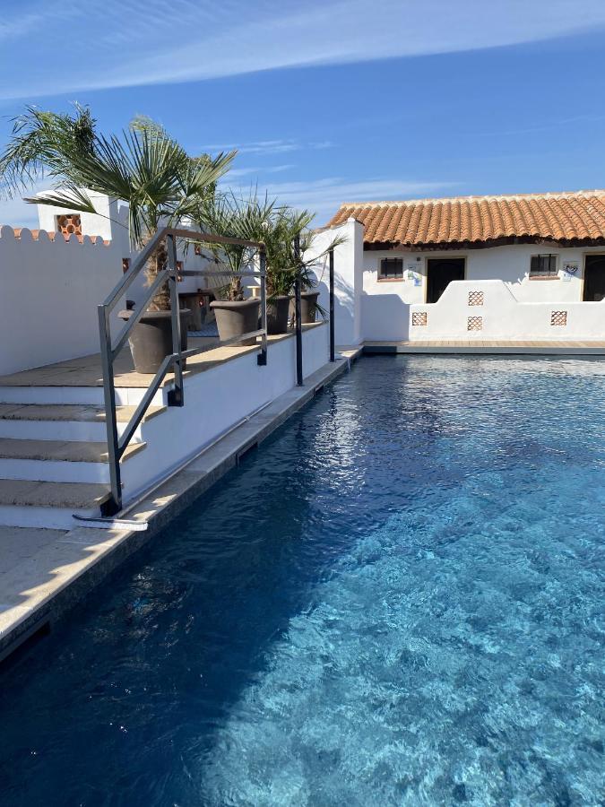 Hotel Du Pont Blanc Saintes-Maries-de-la-Mer Buitenkant foto