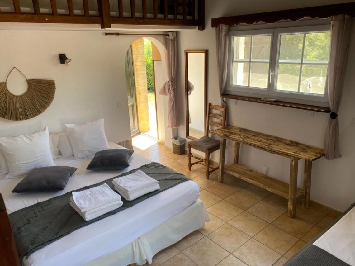 Hotel Du Pont Blanc Saintes-Maries-de-la-Mer Buitenkant foto